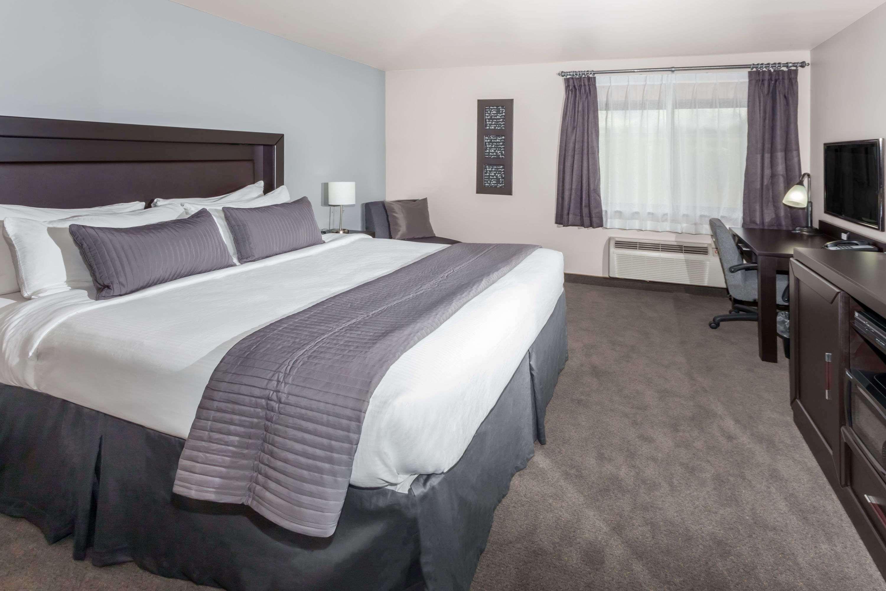 Baymont By Wyndham Glenview Hotel Exterior photo